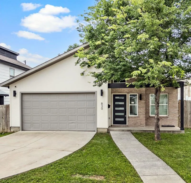 830 E Powell Avenue, Fort Worth TX 76104