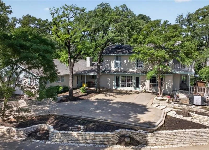 2715 Green Oaks Boulevard, Arlington TX 76017
