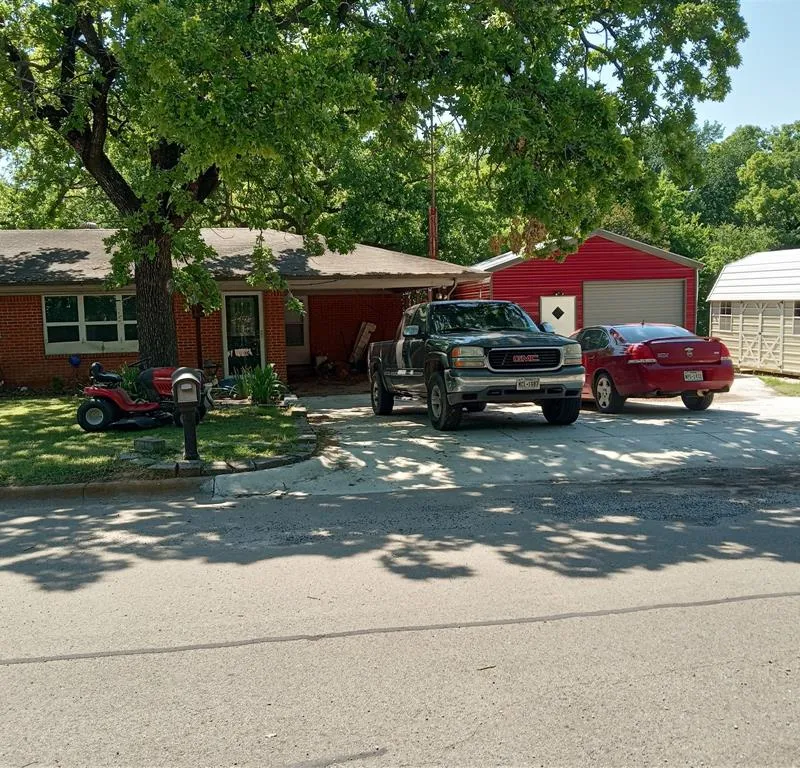 1005 Gary Street, Bridgeport TX 76426