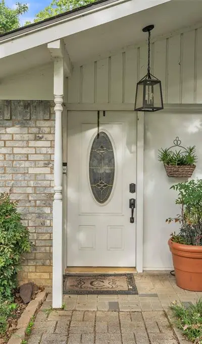 2908 Nancy Circle, Arlington TX 76013 - Photo 2