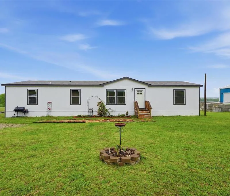 587 Kentucky Town Road, Whitewright TX 75491