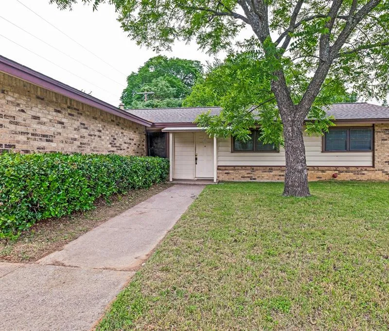 2605 Hollywood Drive, Arlington TX 76013
