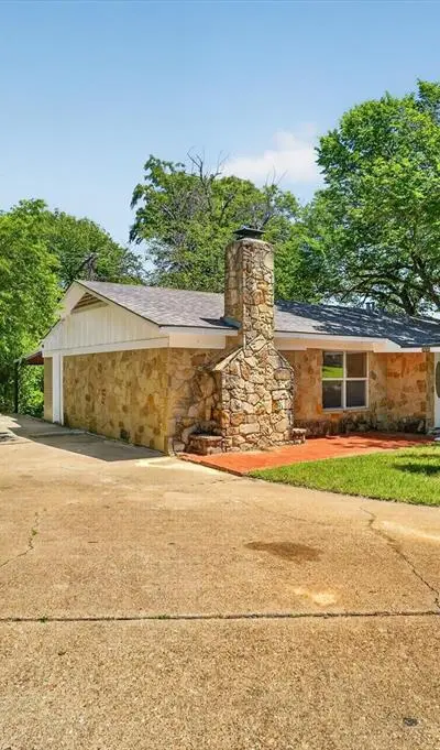 102 Live Oak Lane, Weatherford TX 76086