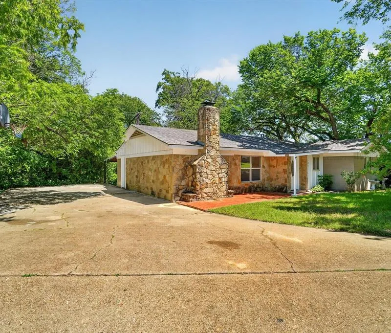 102 Live Oak Lane, Weatherford TX 76086