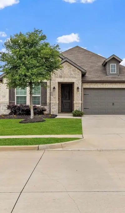 1620 Glade Meadows Drive, Burleson TX 76058