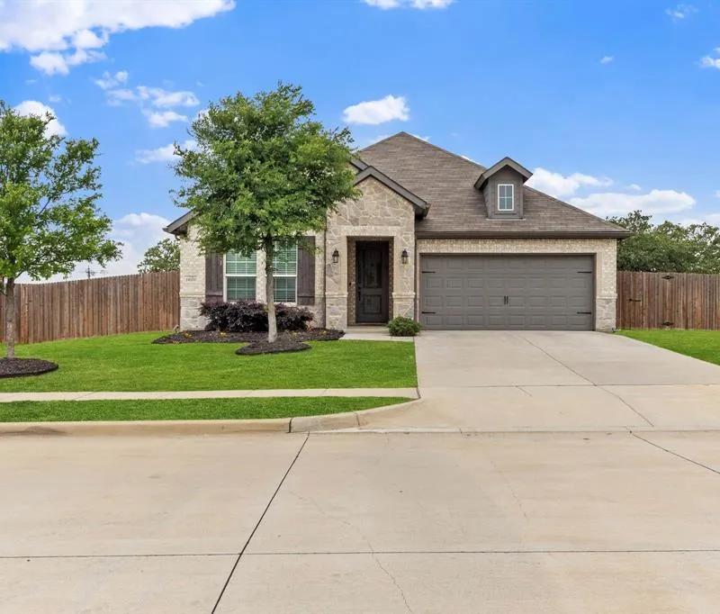 1620 Glade Meadows Drive, Burleson TX 76058