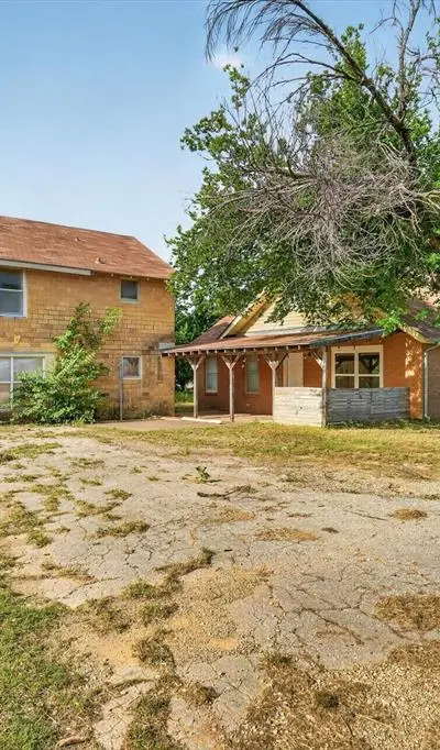 320 N 2nd Street, Jacksboro TX 76458 - Photo 2