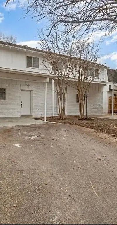 2135 Fleur De Lis Court, Arlington TX 76012 - Photo 3