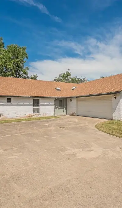 2030 Golf Court, Denton TX 76205 - Photo 2
