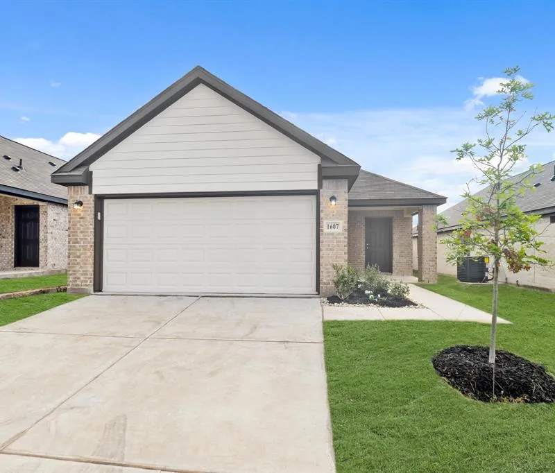 1607 Romans Road, Ennis TX 75119