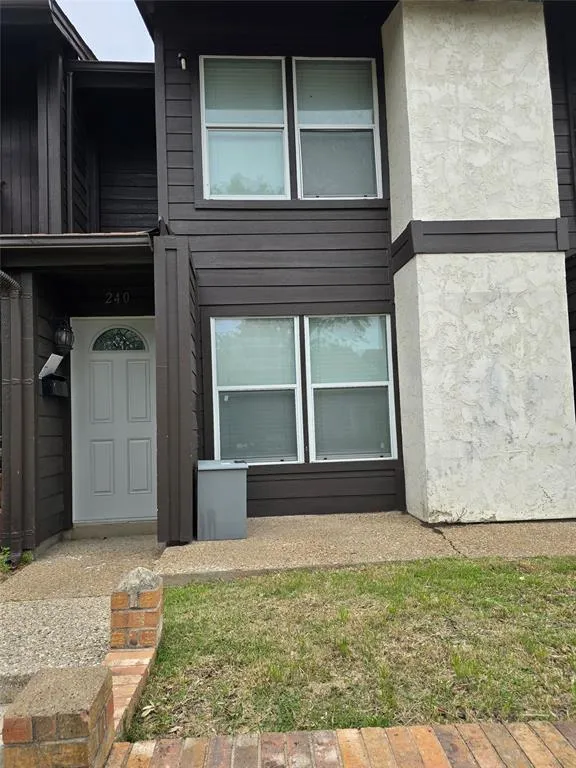 240 Rolling Hills Place, Lancaster TX 75146