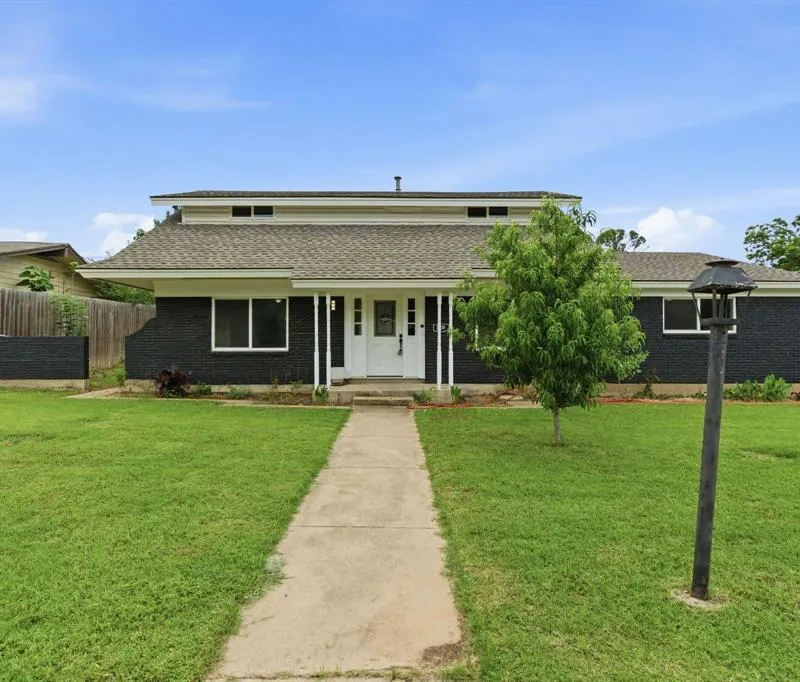 1900 Charleston Drive, Bedford TX 76022