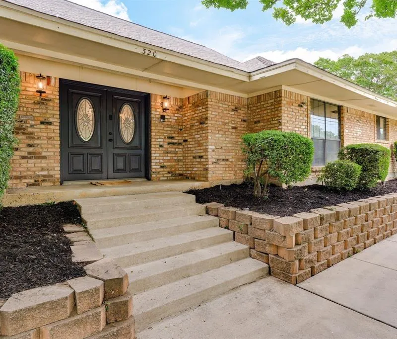 320 S Irving Heights Drive, Irving TX 75060