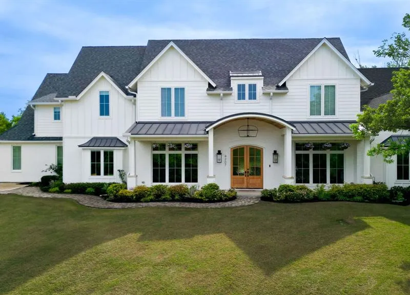 4207 Kelly Elliott Road, Arlington TX 76016