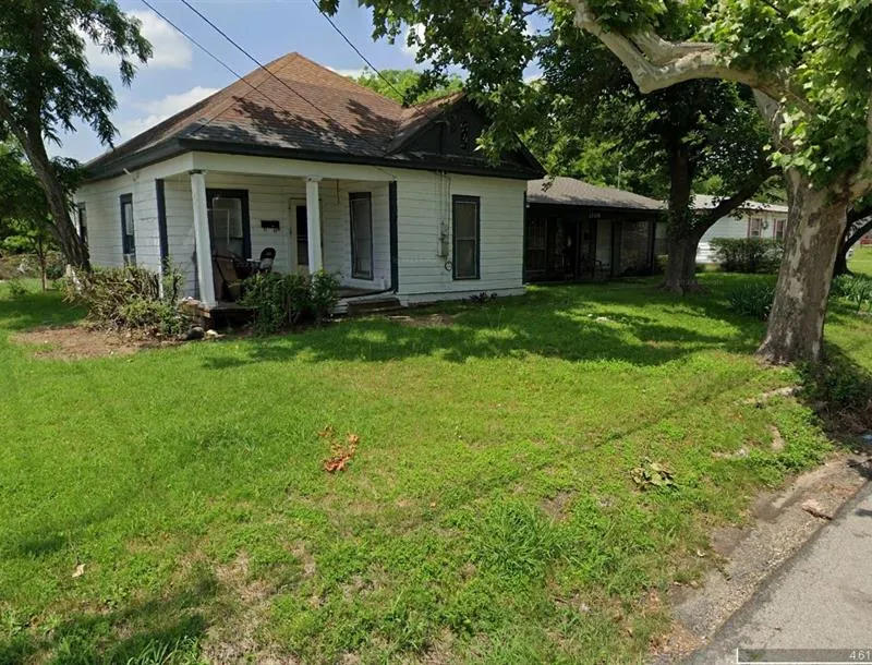 1210 W Brown Street, Ennis TX 75119