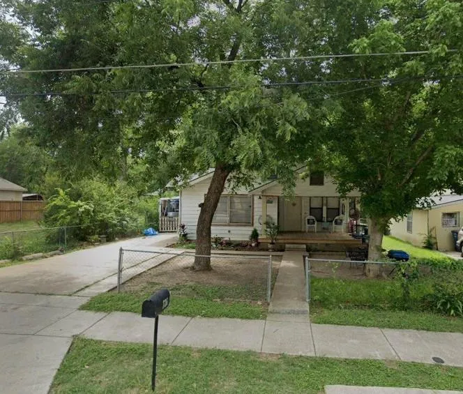 726 Helena Street, Dallas TX 75217