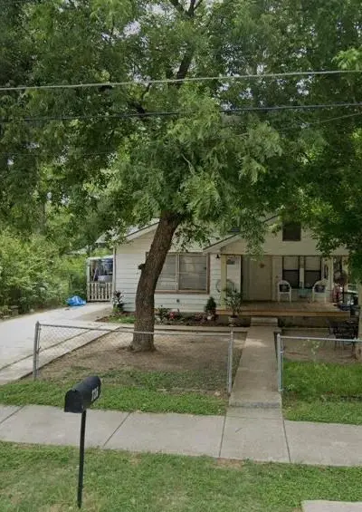 726 Helena Street, Dallas TX 75217