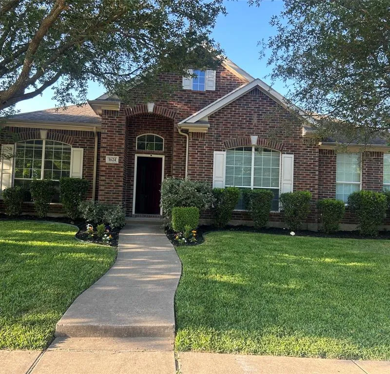 1624 Tanglerose Drive, DeSoto TX 75115
