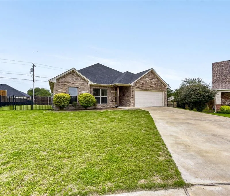 1604 Belle Plain Drive, Cleburne TX 76033