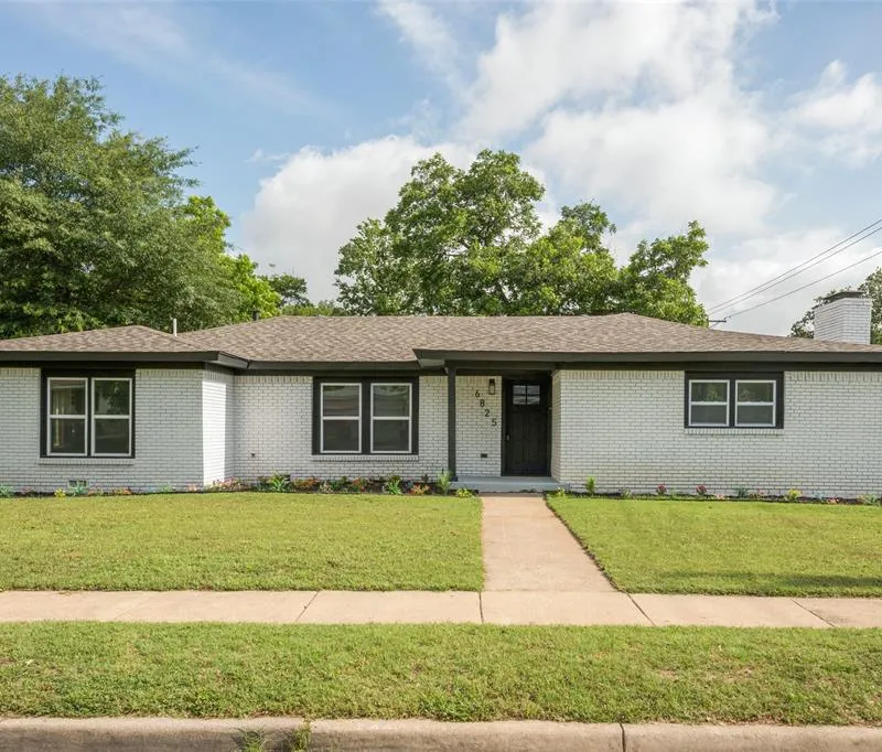 6825 Jewell Avenue, Fort Worth TX 76112