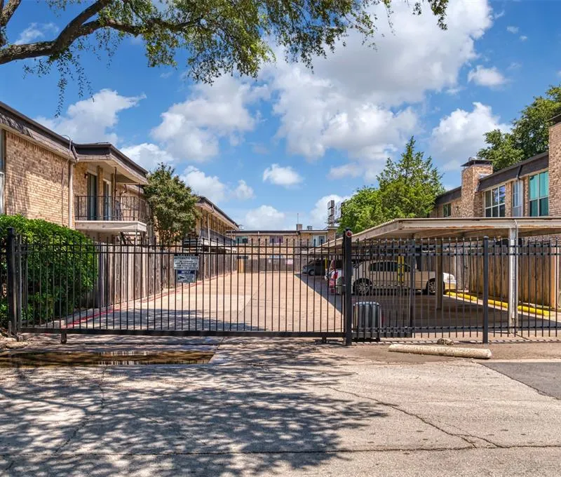 10252 REGAL OAKS Drive # B, Dallas TX 75230