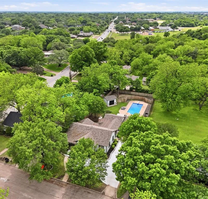 216 Sunset Drive, Cleburne TX 76033