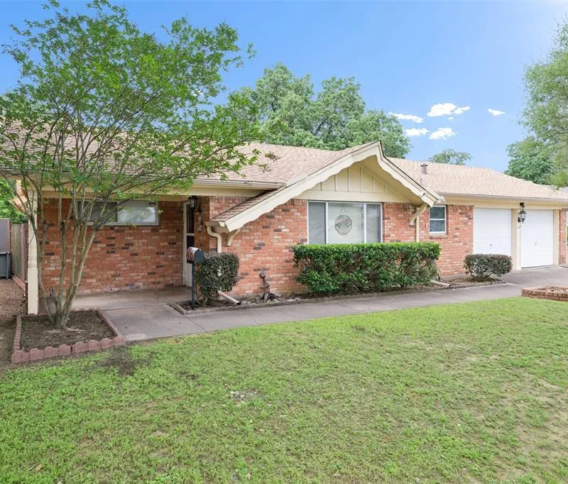 1607 Windlea Drive, Euless TX 76040