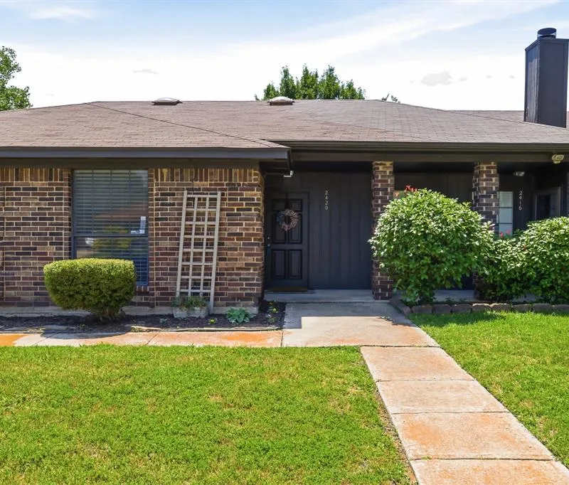 2420 Oakmont Drive, Bedford TX 76022