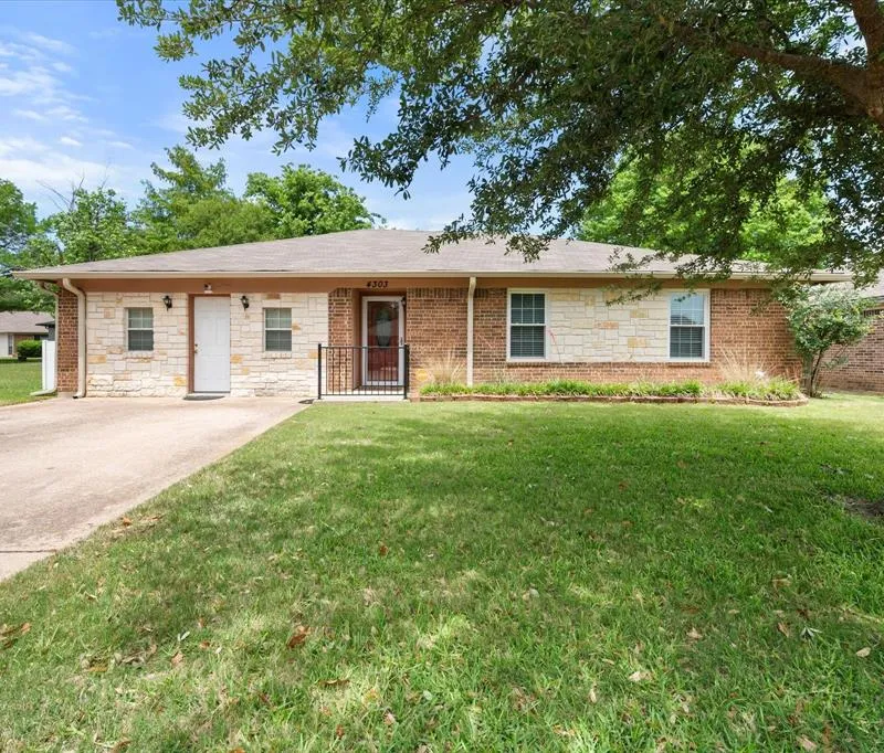 4303 Cypress Springs Court, Arlington TX 76001