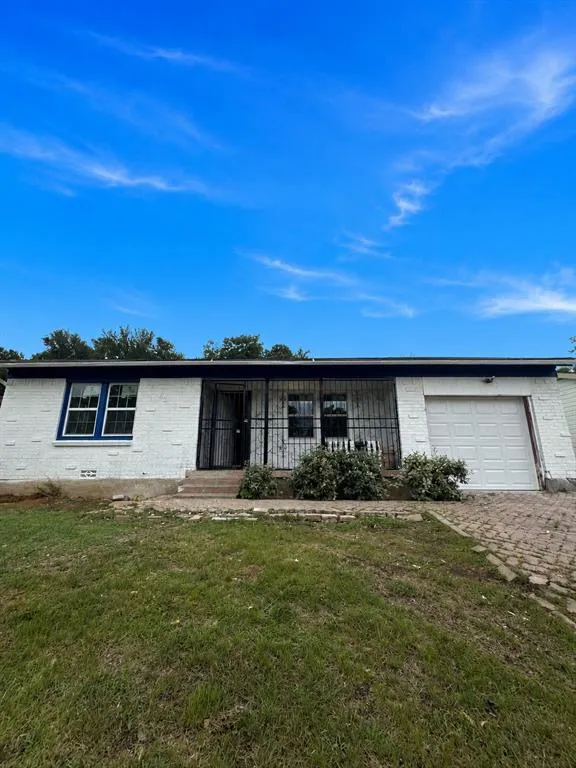 4244 Carol Avenue, Fort Worth TX 76105