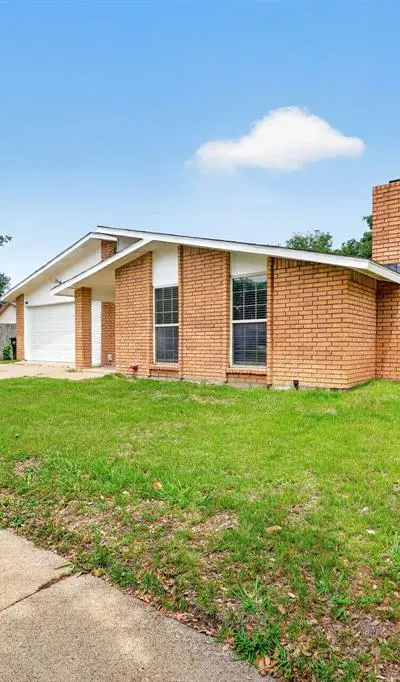4036 Seven Gables Street, Fort Worth TX 76133 - Photo 3
