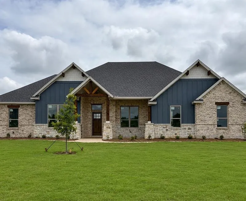 421 Paradise Ridge Drive, Waxahachie TX 75167
