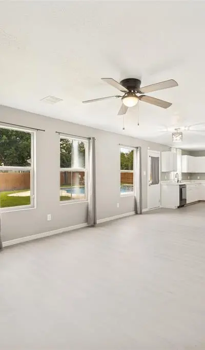 920 Kendall Drive, Arlington TX 76001 - Photo 5