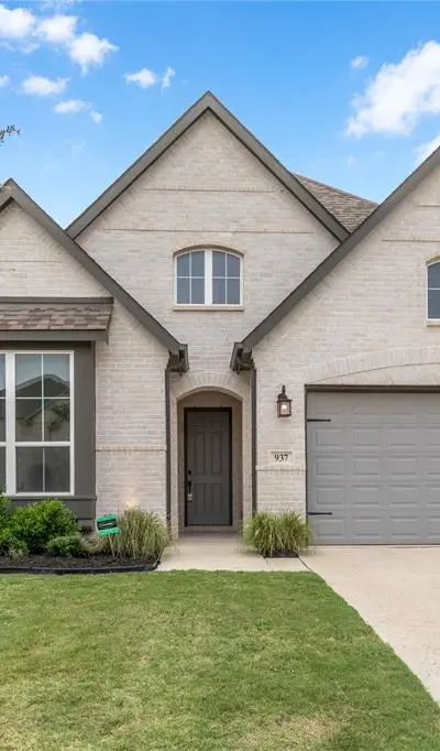 937 Rosebay Drive, Justin TX 76247