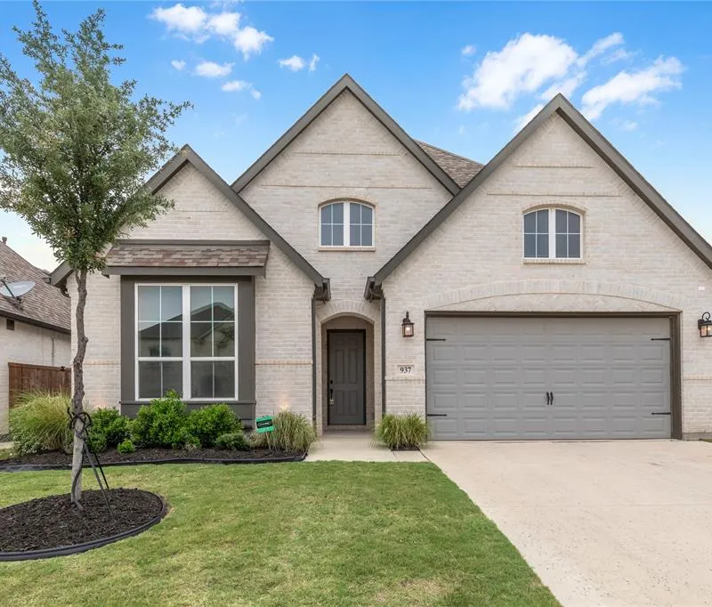 937 Rosebay Drive, Justin TX 76247