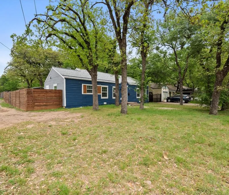 2020 Bluebonnet Drive, Fort Worth TX 76111