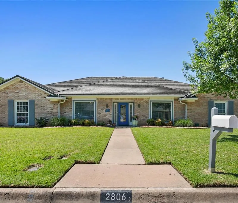 2806 Augusta Lane, Arlington TX 76012