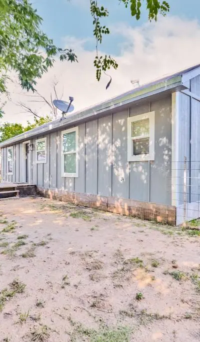 709 W Live Oak Street, Alvord TX 76225