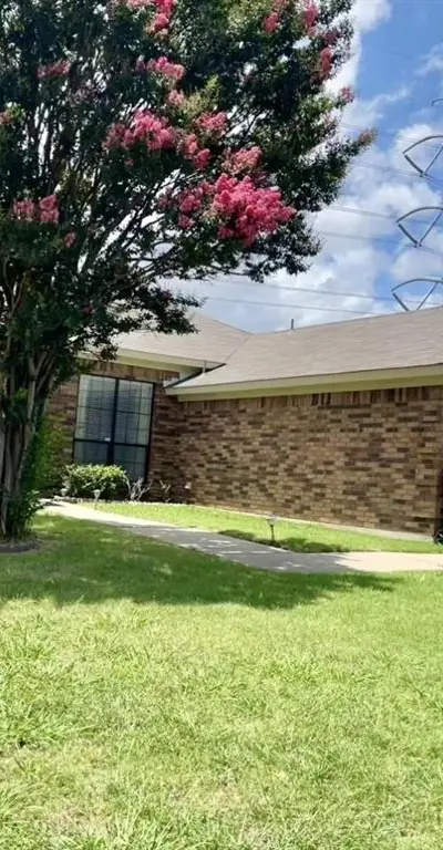 4716 Audubon Drive, Arlington TX 76018 - Photo 2