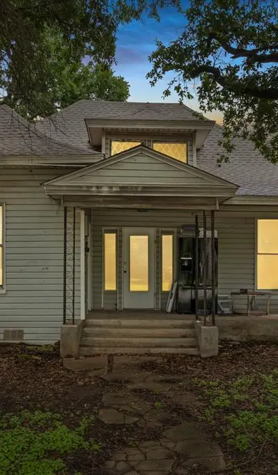 701 E Elm Street, Hillsboro TX 76645