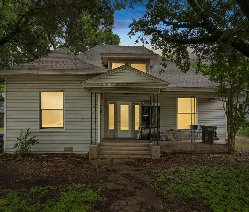 701 E Elm Street, Hillsboro TX 76645