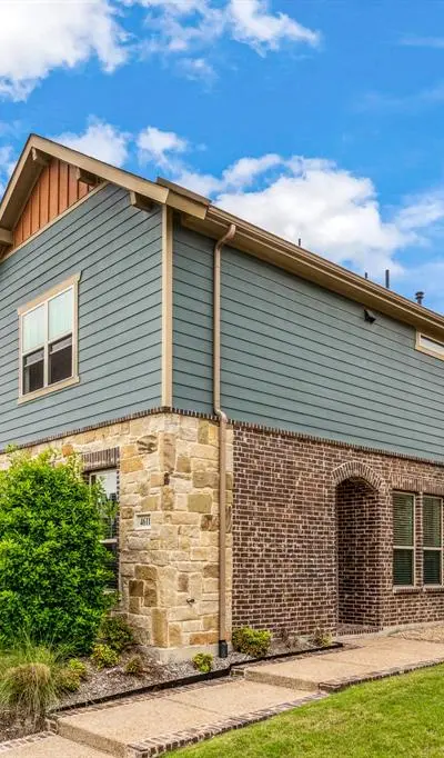 4611 Smokey Quartz Lane, Arlington TX 76005 - Photo 2