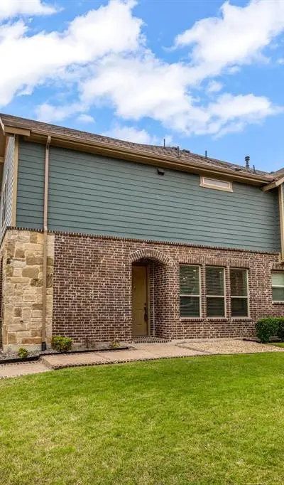 4611 Smokey Quartz Lane, Arlington TX 76005 - Photo 3