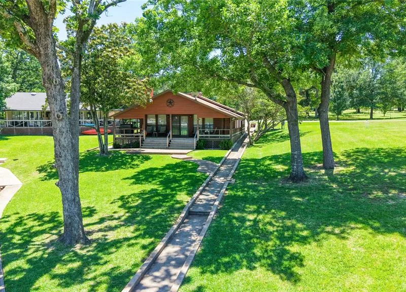 1524 Villa Cove Drive, Tool TX 75143