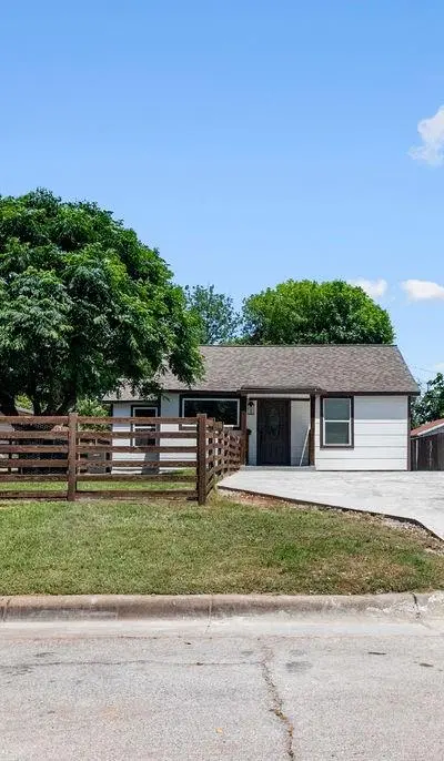 3939 E 4th Street, Fort Worth TX 76111 - Photo 2