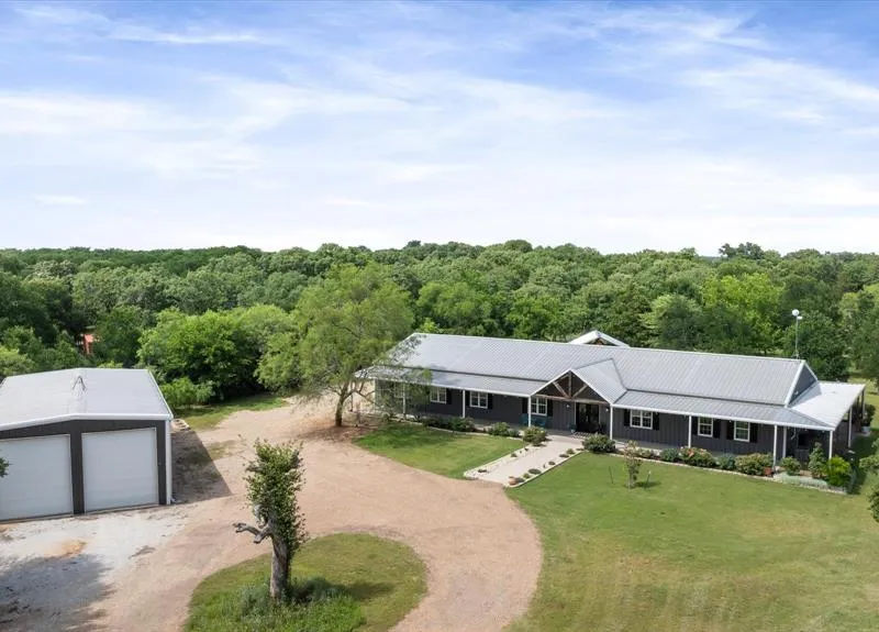 7401 County Road 1204, Cleburne TX 76031