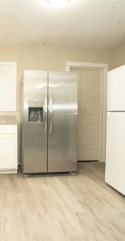 917 W Felix Street, Fort Worth TX 76115 - Photo 5