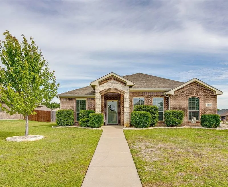 811 Carmen Ana Avenue, Grandview TX 76050