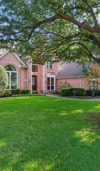 210 Highland Oaks Circle, Southlake TX 76092 - Photo 2