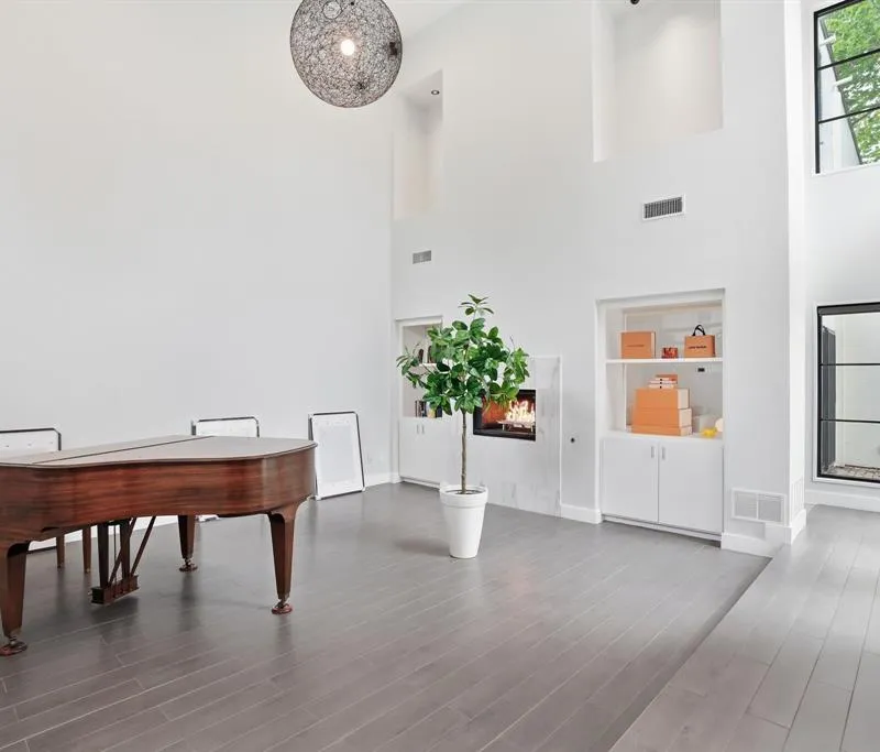 9123 Valley Chapel Lane, Dallas TX 75220